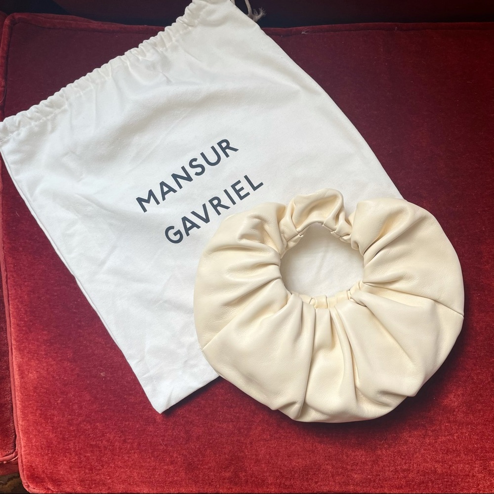 BRAND NEW Mansur Gavriel mini scrunchie bag in crema